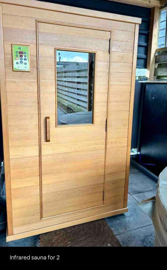 Tiny House With Sauna & Jacuzzi Near Amsterdam Vijfhuizen Exterior photo