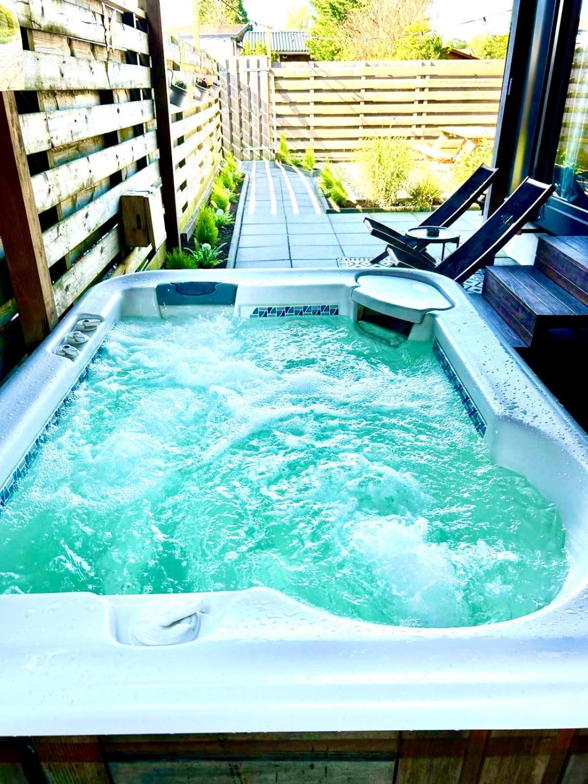 Tiny House With Sauna & Jacuzzi Near Amsterdam Vijfhuizen Exterior photo