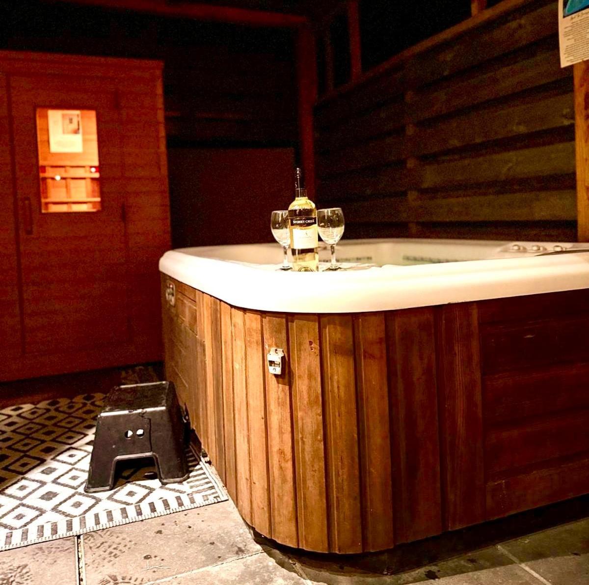 Tiny House With Sauna & Jacuzzi Near Amsterdam Vijfhuizen Exterior photo