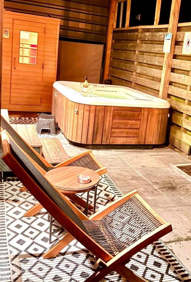 Tiny House With Sauna & Jacuzzi Near Amsterdam Vijfhuizen Exterior photo